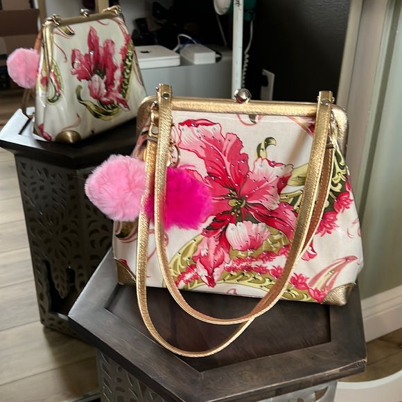 Like NEW, m.andonia Los Angeles, vintage looking floral purse, ARTWORK